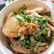 ก๋วยเตี๋ยวไก่ตุ๋น กฤตยา  เดอะ สตรีท รัชดา โซน Take Home