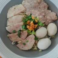 ก๋วยเตี๋ยวเอ็นหมู หมูแผ่น เยาวราช ขนส่ง