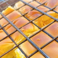 ขนมปังปิ้งเตาถ่าน ปอ อัง ปัง