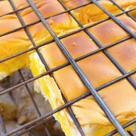 ขนมปังปิ้งเตาถ่าน ปอ อัง ปัง