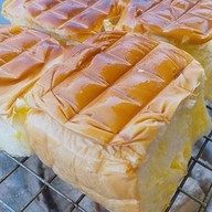 ขนมปังปิ้งเตาถ่าน ปอ อัง ปัง