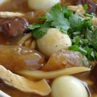 ก๋วยจั๊บ.. กะเพาะปลา.. เจ๊กิ๊กรสแซ่บ ร่มรื่นกรีนพาร์ค ซ.คุณพระ