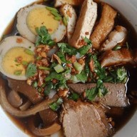 ก๋วยจั๊บ.. กะเพาะปลา.. เจ๊กิ๊กรสแซ่บ ร่มรื่นกรีนพาร์ค ซ.คุณพระ