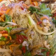 ส้มตำ ยำเบรคแตก , แซลมอนซาซิมิ By. เมย์เม่ สาขา1