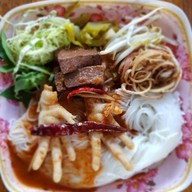 ขนมจีนขาไก่น้องลมหนาว&กาแฟสดหมื่นจิ๋ว