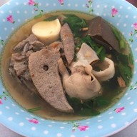 เมนูของร้าน เจ๊แดงข้าวเลือดหมู