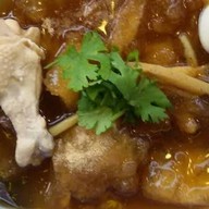 ก๋วยจั๊บ.. กะเพาะปลา.. เจ๊กิ๊กรสแซ่บ ร่มรื่นกรีนพาร์ค ซ.คุณพระ