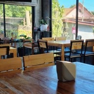 เพลินพุง Cafe & Restaurant