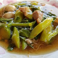 ป้าล้วน ข้าวผัดแดง