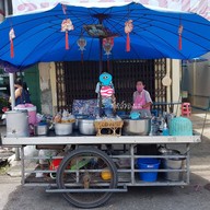 ป้าล้วน ข้าวผัดแดง