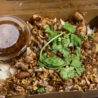 เมนูของร้าน หมูทอดเด้งดึ๋ง (ข้าวห่อใบตอง) จุกๆแน่นๆท้าให้ลอง ตลาดพลูเจ้าแรก