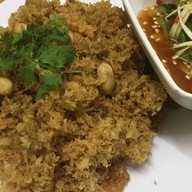 GOOD TIMES กะเพราหนวดหมึก ลูกชิ้นปลาระเบิด