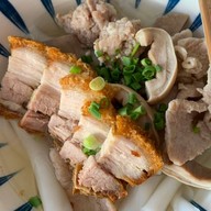 ร้านตี๋ก๋วยจั๊บน้ำใส(เจ้าเก่า) สาขา2 Food villa ราชพฤกษ์