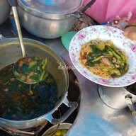 ป้าล้วน ข้าวผัดแดง