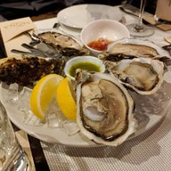 เมนูของร้าน The Mona Bar and Restaurant