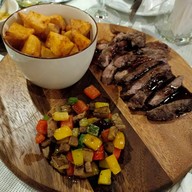 เมนูของร้าน The Mona Bar and Restaurant