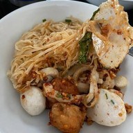 ร้านก๋วยเตี๋ยวรวยเส้น & อาหารตามสั่ง ลำปาง (อัศวิน) สาขา1