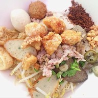 เมนูของร้าน ร้านก๋วยเตี๋ยวรวยเส้น & อาหารตามสั่ง ลำปาง (อัศวิน) สาขา1