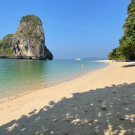 หาดถ้ำพระนาง