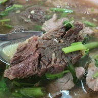 อร่อยเด็ด ผ่านฟ้า