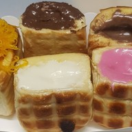 ปังปิ้งไส้ทะลัก ข้างธนาคารออมสินเก่า