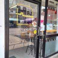 หน้าร้าน ร้านหลงนม หลงหนม