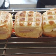 ปังปิ้งไส้ทะลัก ข้างธนาคารออมสินเก่า