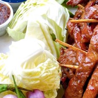 หมูปลาร้า 🐷อ้อมใหญ่ ส้มตำ ยำ แซ่บ 🌶🥒 อ้อมใหญ่