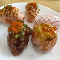 ข้าวปั้น ซูชิเฮ้าส์ (หน้าศาล) ข้าวปั้น ซูชิเฮ้าส์ (หน้าศาล)