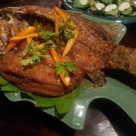 คุ้มแสงทอง