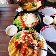 คำแพง สเตชั่น คาเฟ่