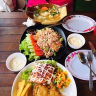 คำแพง สเตชั่น คาเฟ่