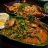 คุ้มแสงทอง