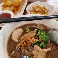 เป็นหนึ่งก๋วยเตี๋ยวเรือ-หมูตุ๋น