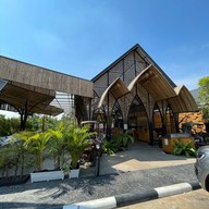 ครัวอร่อยเว่อร์ ก๋วยเตี๋ยวเรือ หมู เนื้อ หมูสะเต๊ะ ลูกชิ้นปิ้ง เนื้อย่างจิ้มแจ่ว ยำ ส้มตำ หมูมะนาว เ Ptt park mall