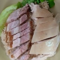 หน้าร้าน ข้าวมันไก่เบตง