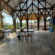 ครัวอร่อยเว่อร์ ก๋วยเตี๋ยวเรือ หมู เนื้อ หมูสะเต๊ะ ลูกชิ้นปิ้ง เนื้อย่างจิ้มแจ่ว ยำ ส้มตำ หมูมะนาว เ Ptt park mall