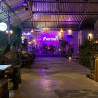 บ้านชายน้ำ