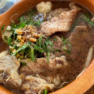 ครัวอร่อยเว่อร์ ก๋วยเตี๋ยวเรือ หมู เนื้อ หมูสะเต๊ะ ลูกชิ้นปิ้ง เนื้อย่างจิ้มแจ่ว ยำ ส้มตำ หมูมะนาว เ Ptt park mall