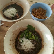 ก๋วยเตี๋ยวเรือ ป.ประทีป ซอยรัชดาภิเษก 32