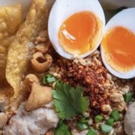 ป้าเอื้อมก๋วยเตี๋ยวต้มยำนัยบ้าน