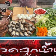 ข้าวคลุกน้ำพริกสาวน่านครัวยายพร