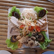ส้มตำเปิดท้ายเจ๊เดือน นครปฐม