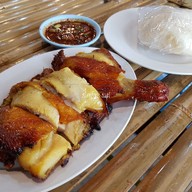 ส้มตำเปิดท้ายเจ๊เดือน นครปฐม