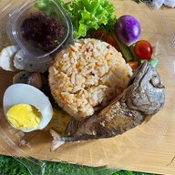 ข้าวคลุกน้ำพริกสาวน่านครัวยายพร