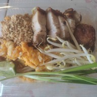 หมูกรอบแซ่บ ครูซ่าส์ ถนนเณรแก้ว (รับของไผ่ขวาง)