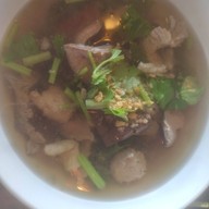 หมูกรอบแซ่บ ครูซ่าส์ ถนนเณรแก้ว (รับของไผ่ขวาง)