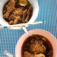 เมนูของร้าน ก๋วยเตี๋ยวไก่มะระ รักษ์ สุริยา ข้าวตามสั่ง