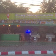 หมูกรอบแซ่บ ครูซ่าส์ ถนนเณรแก้ว (รับของไผ่ขวาง)