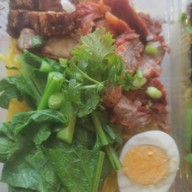 หมูกรอบแซ่บ ครูซ่าส์ ถนนเณรแก้ว (รับของไผ่ขวาง)